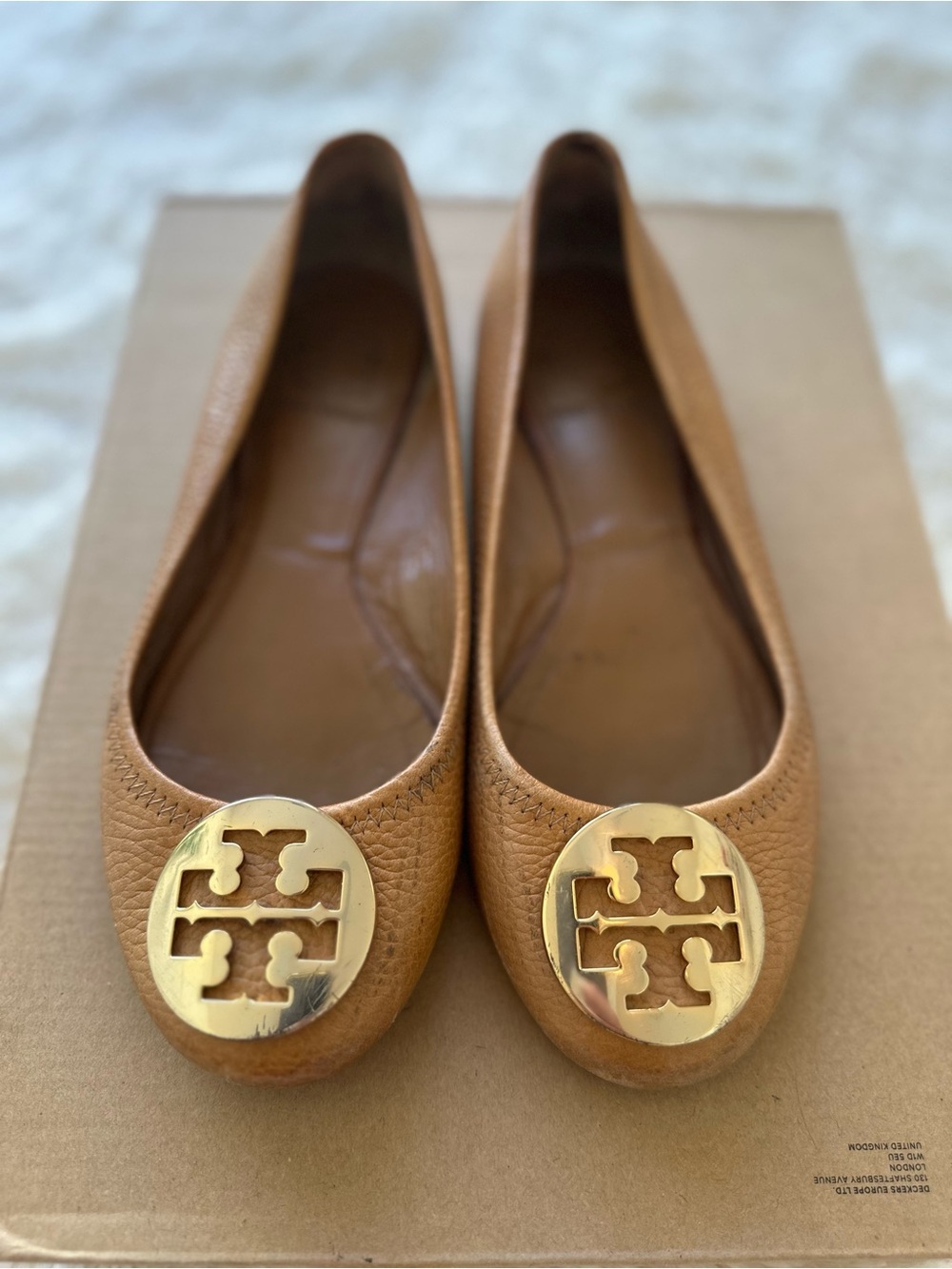 Tory Burch Reva Tan Leather Ballet Flats Pecan Praline Gold Logo Size 6.5 Travel